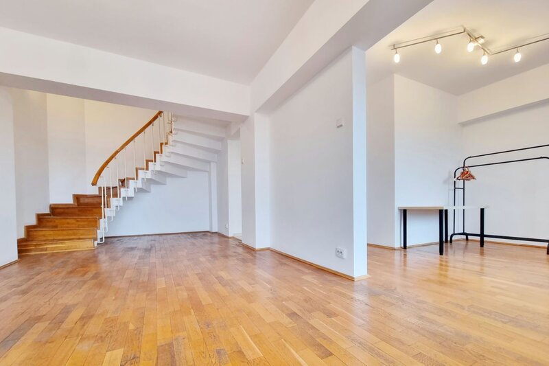 Bd. Unirii 12, Fantani, Casa Poporului, vedere Mitropolie.