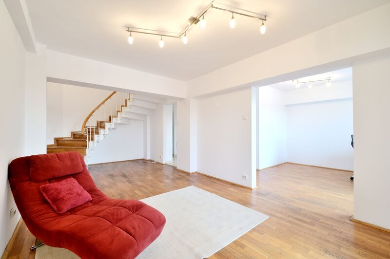 Bd. Unirii 12, Fantani, Casa Poporului, vedere Mitropolie.