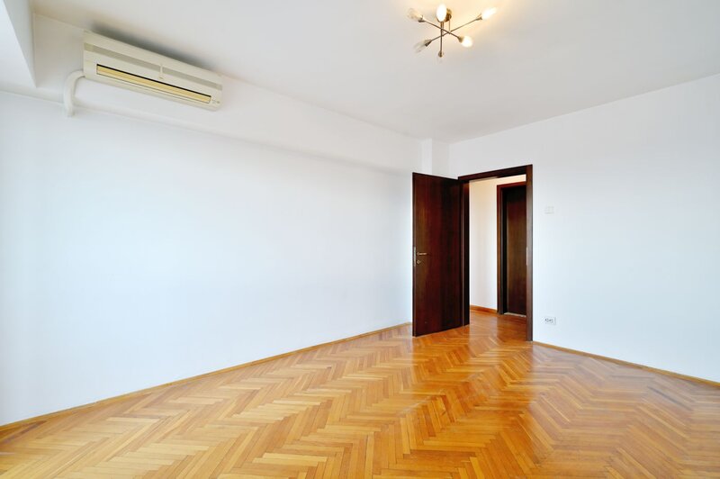 Bd. Unirii 12, Fantani, Casa Poporului, vedere Mitropolie.