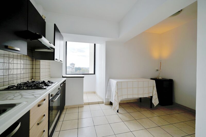 Bd. Unirii 12, Fantani, Casa Poporului, vedere Mitropolie.