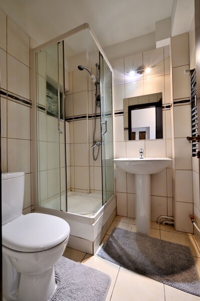 Bd. Unirii 12, Fantani, Casa Poporului, vedere Mitropolie.